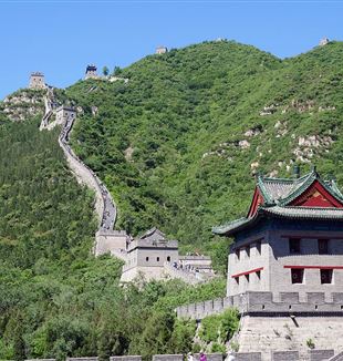 Great Wall of China at Juyongguan. Photo by Anagoria via Wikimedia Commons