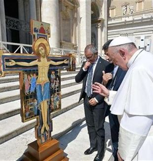The Pope blesses the Cross of Mercy, made by the prisoners at Paliano, Frosinone