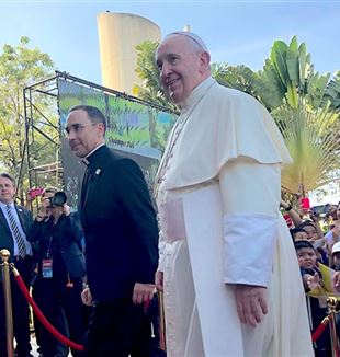 Pope Francis' arrival in the village of Wat Roman, in Thailand